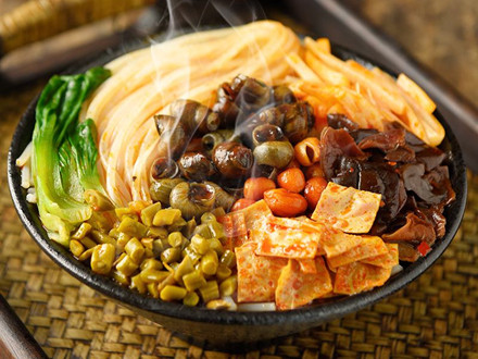 DB4502/T 0009-2022 柳州螺螄粉實體店星級評定技術規范