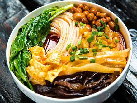 DB4502/T 0007-2022 柳州螺螄粉實體店生產制作規范